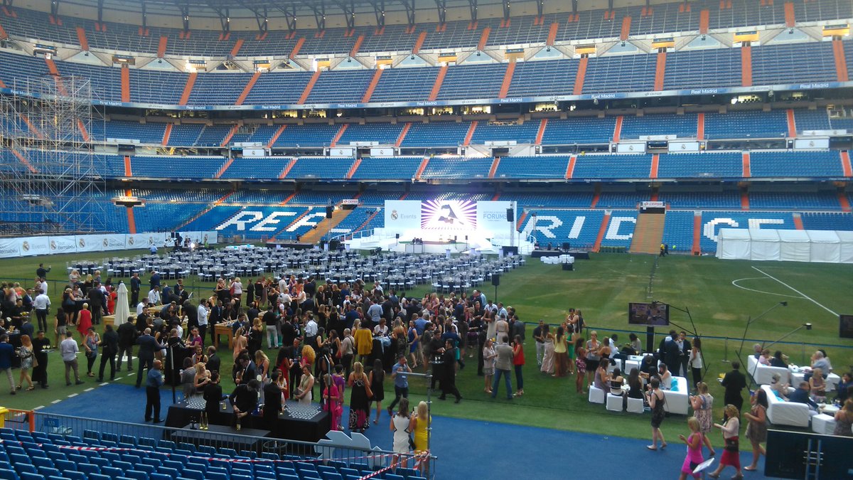 SharonJoyce8's tweet photo. Amazing Gala Dinner venue Real Madrid Stadium #MIFmadrid16 @OCHdublin @dunboyne @mi_forums #MakeItIreland https://t.co/CN1GvWkIQA
