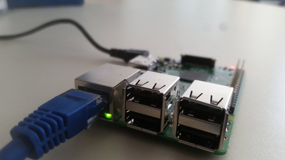 feuille974's tweet image. J&apos;ai gagné un raspberry pi 2 a un petit challenge de projets raspb. #RaspberryPi  #informatiquelibre