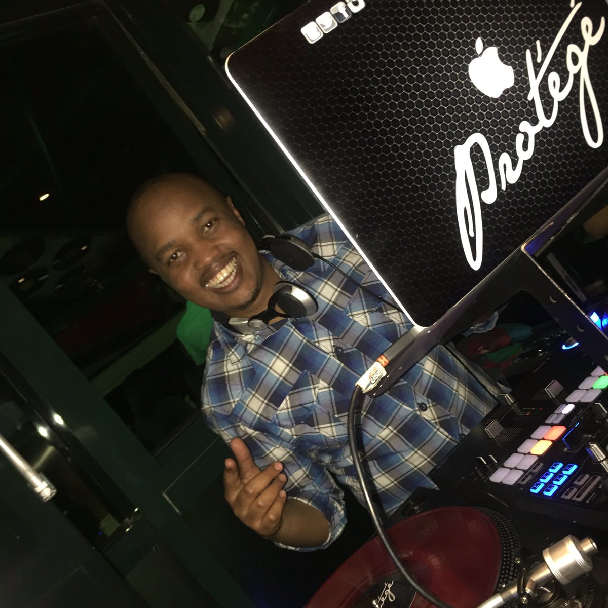 BrewNgongRoad's tweet photo. Don't believe me just watch ๐๐ #DjProtege #TGIF #BrewBistro #Nairobi #LetsGetItNow #FashionFridays https://t.co/lm3Y4lWhBu