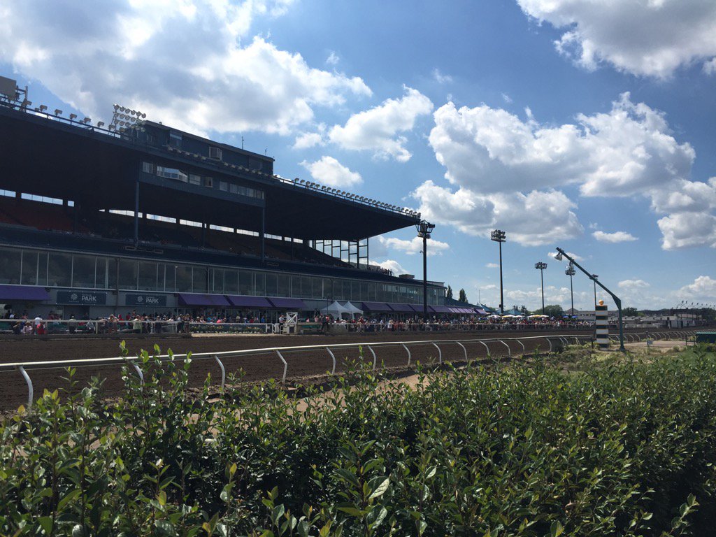 northlands_park's tweet photo. Canada Day Celebrations continue at the park with front row seats to thrilling thoroughbred action! #npark16 #yeg https://t.co/x1zK2XhxEq