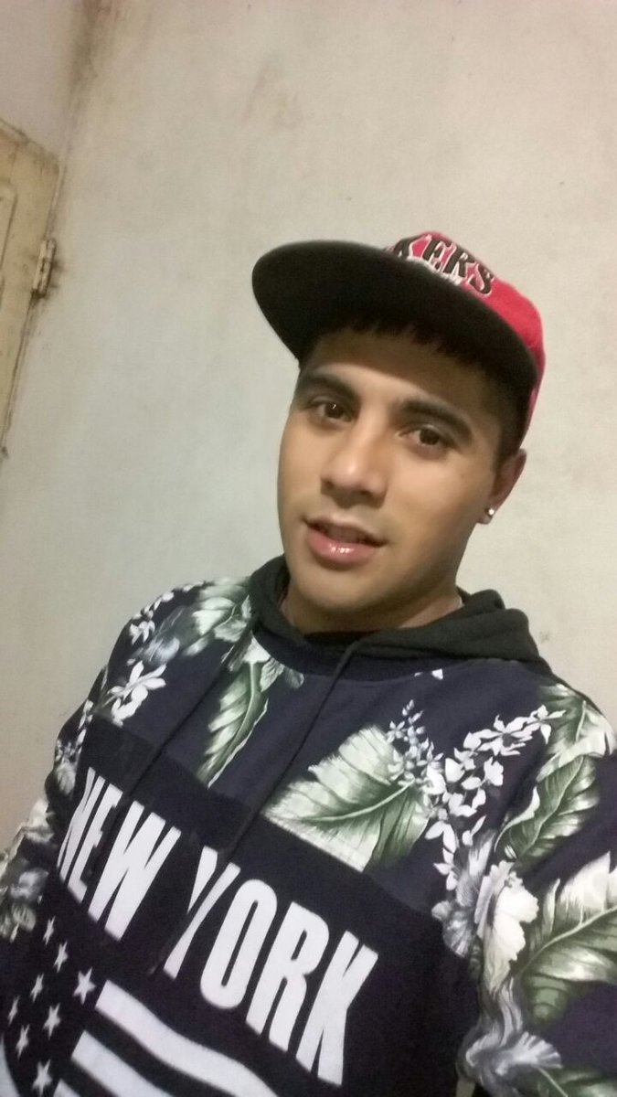 Estebandavidte2's tweet photo. buen vierness !! https://t.co/Win1YCmpq9