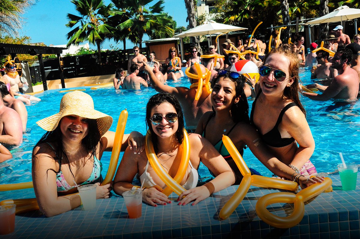oronightclub's tweet photo. We love us some fun in the sun! ๐ด๐ธ๐๐ป #saturday #poolparty #OROpoolparty #music #party #Puntacana #hot #clubbing https://t.co/P1SaaQFNal