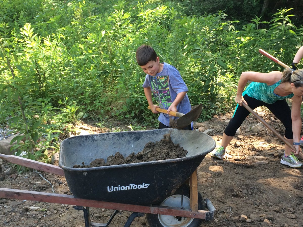 NDFprincipal's tweet photo. They even put Owen and Dylan to work on our visit today. #appa2016 https://t.co/kc5ppPgRrL