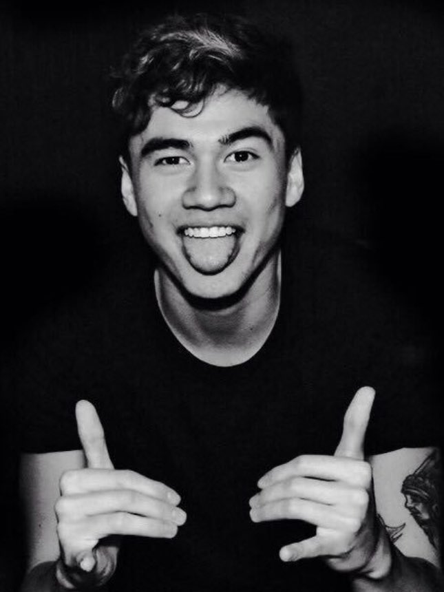 calum_Hood125's tweet photo. RT if you would date me https://t.co/5OqLuB1gBb