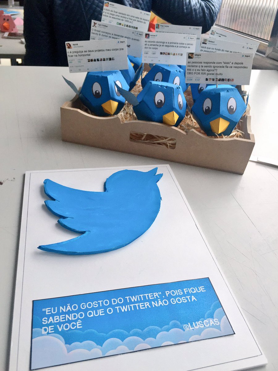 leydtutu's tweet photo. Sdds do meu trabalho de poliedros da faculdade. Sou tão viciado em Twitter, que o tema foi esse https://t.co/JrBAiES2tA