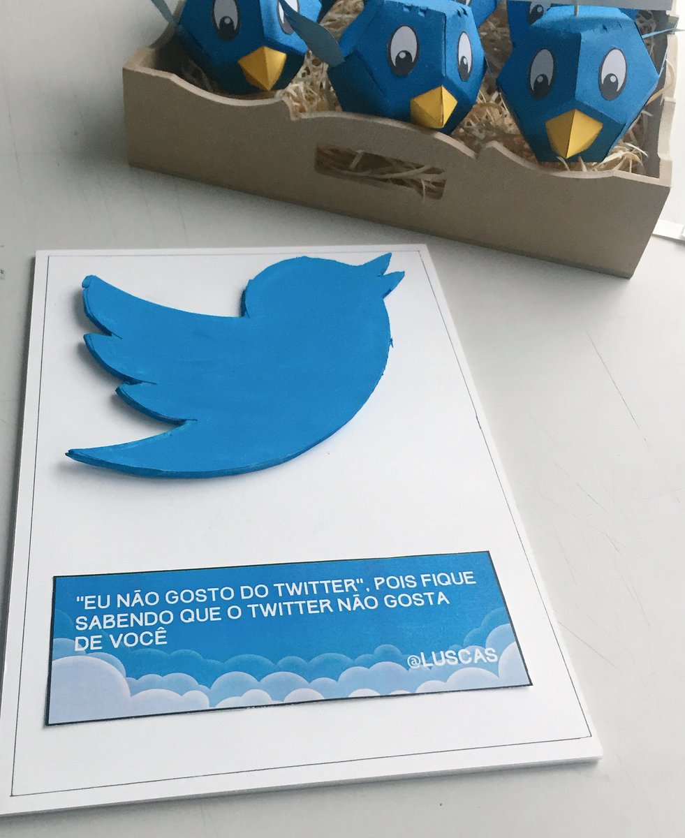 leydtutu's tweet photo. Sdds do meu trabalho de poliedros da faculdade. Sou tão viciado em Twitter, que o tema foi esse https://t.co/JrBAiES2tA