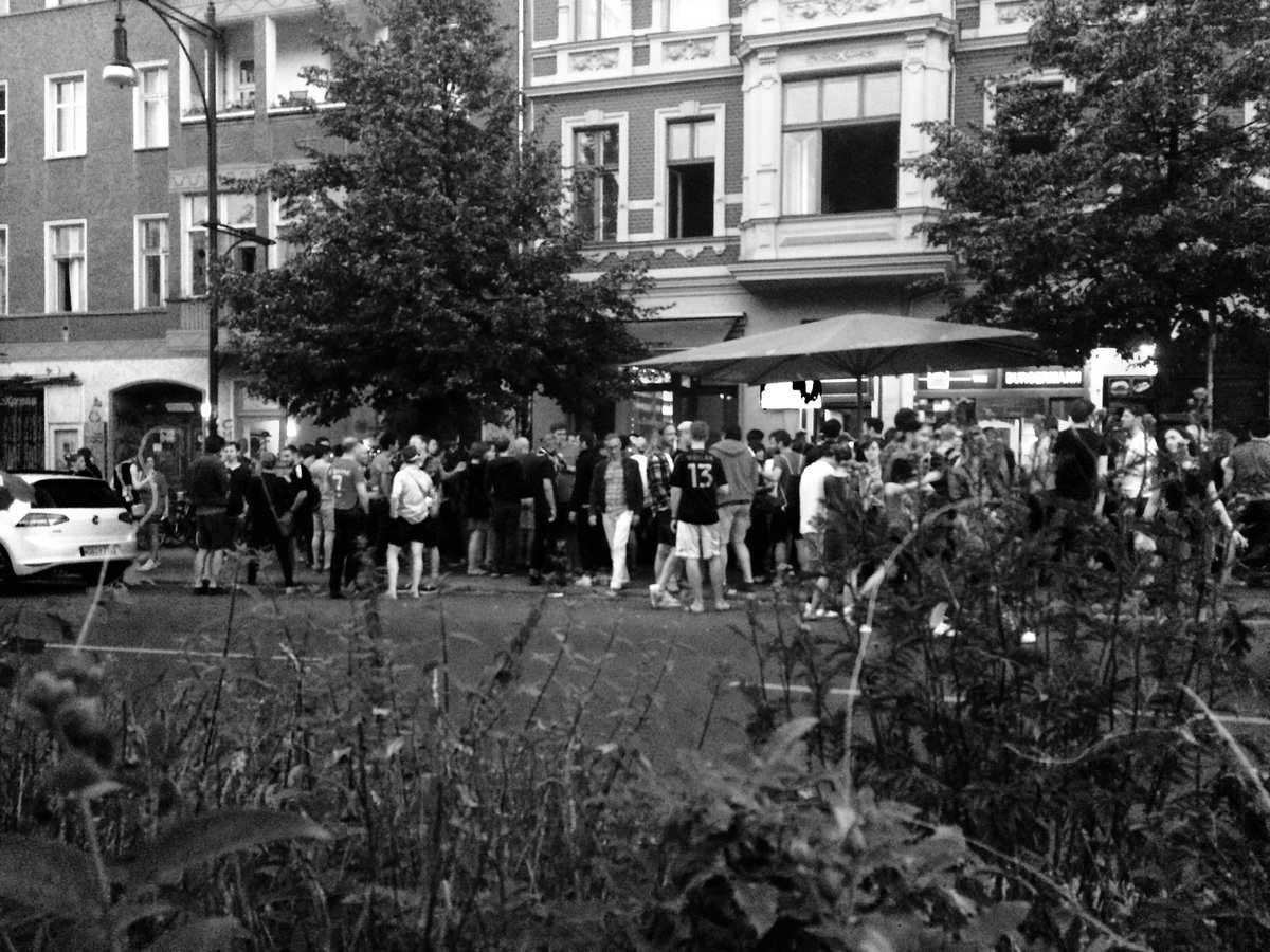 KumpelBier's tweet photo. Too bad! But @bravebelgians had the best athmosphere and beers! #WALBEL https://t.co/qBA1Hl2scB