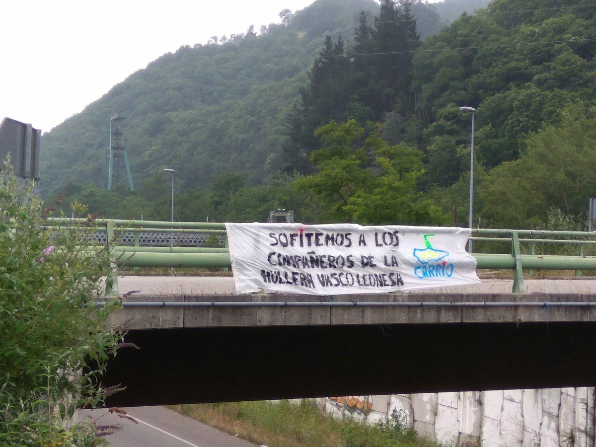 csi_carrio's tweet photo. Tol sofitu a los compañeros de la Hullera Vasco Leonesa @InfoCSI @csi_carrio https://t.co/Q2or9wQZim