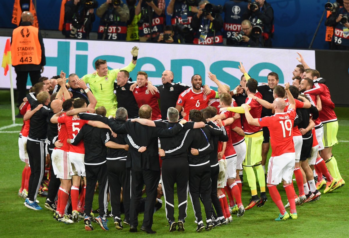 UEFAEURO's tweet photo. #WAL have never reached the semi-final of a major football tournament. Until tonight. πππ #WALBEL #EURO2016 https://t.co/0XF1orOd7W