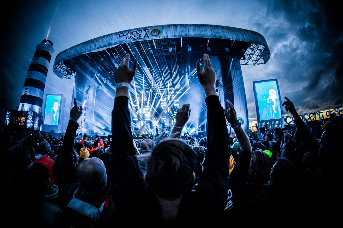 WE COME 1! <a href="/faithless/">Faithless</a> #cas2016 (foto: <a href="/SetVexy/">Set Vexy Productions</a>)