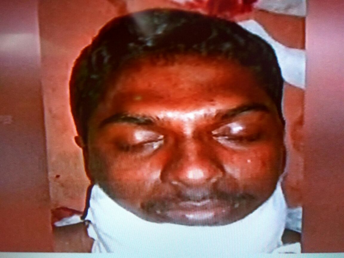 TamilNewsOne's tweet photo. ஸ்வாதியை கொன்ற கொலையாளி செங்கோட்டையில் கைது - கழுத்தறுத்து தற்கொலைக்கு முயற்சி https://t.co/f796xLWt59 https://t.co/Ldn0xWgQ27