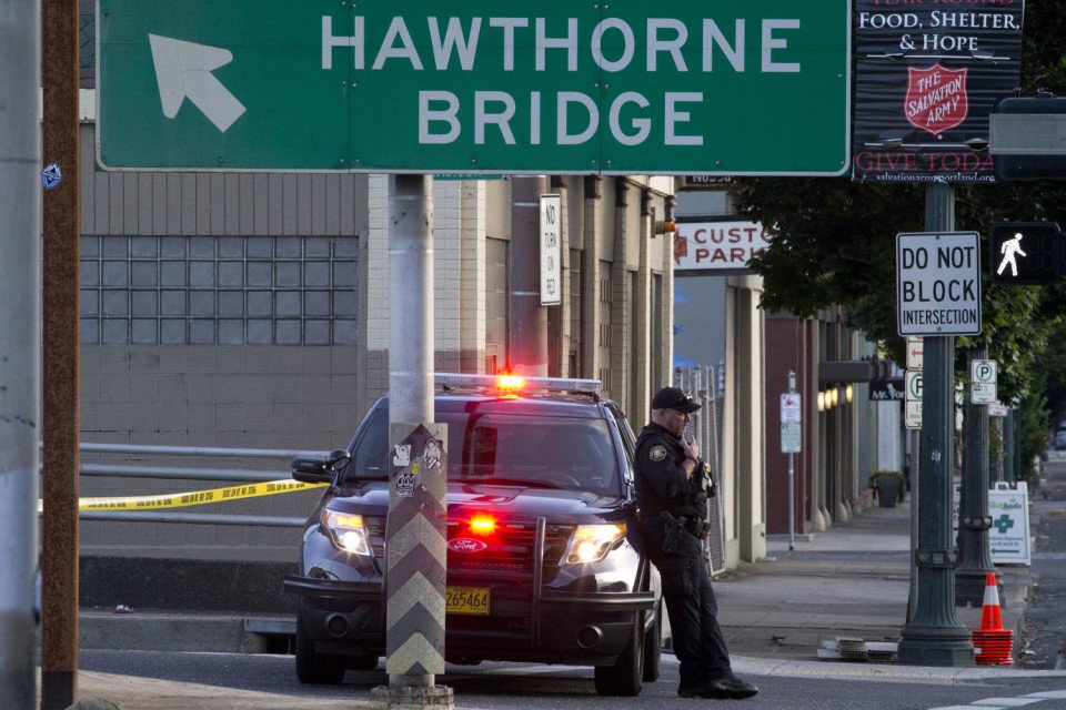 Oregonian's tweet photo. Suspect in downtown #PDX manhunt now suspected of kidnapping, shooting woman, police say https://t.co/HMhY16fNXY https://t.co/dgz60kqibe