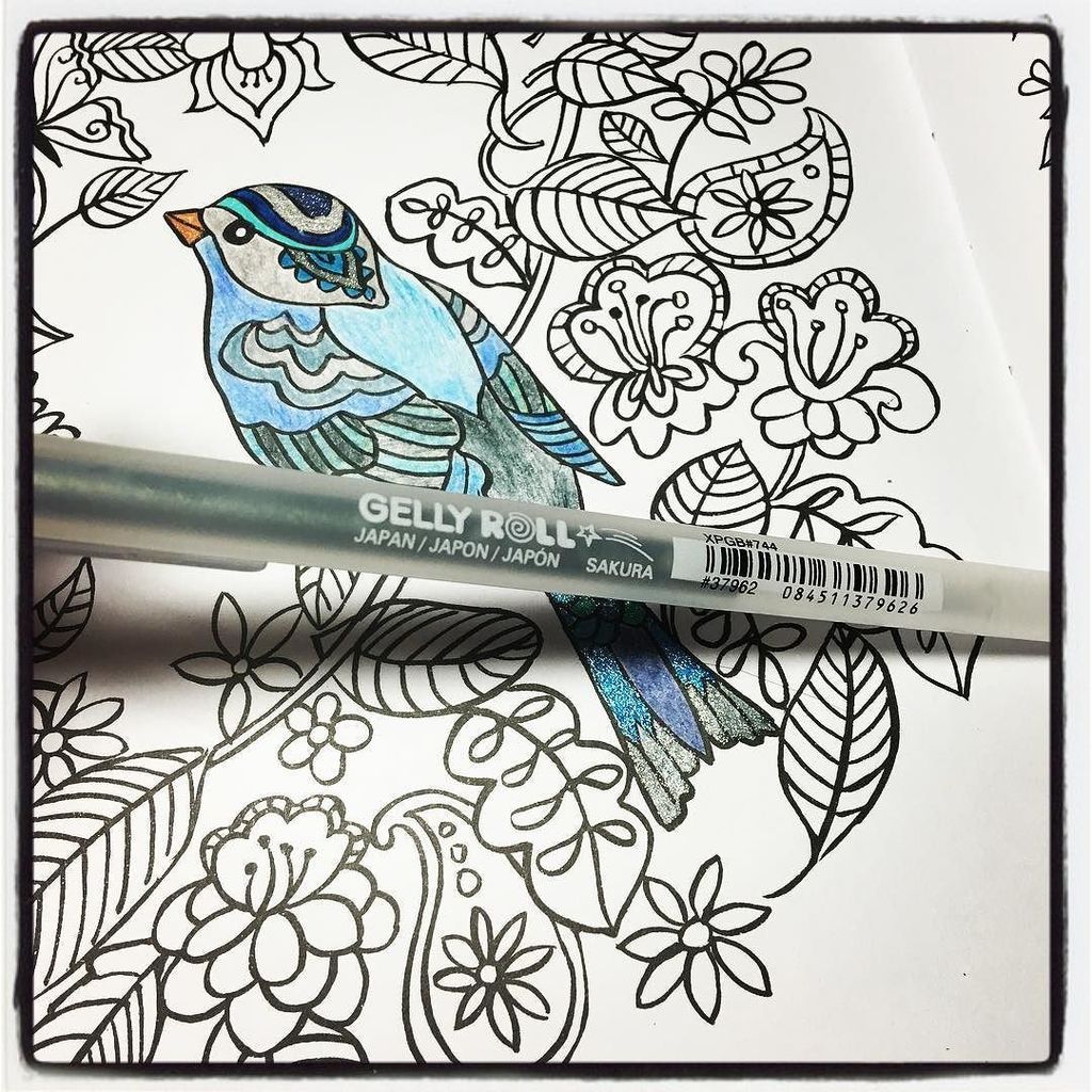 LacquerShineIG's tweet image. These Gelly Roll Stardust are *amazing*. So much sparkle! #adultcoloring #gellyrollpen #coloring #coloringbookforad…