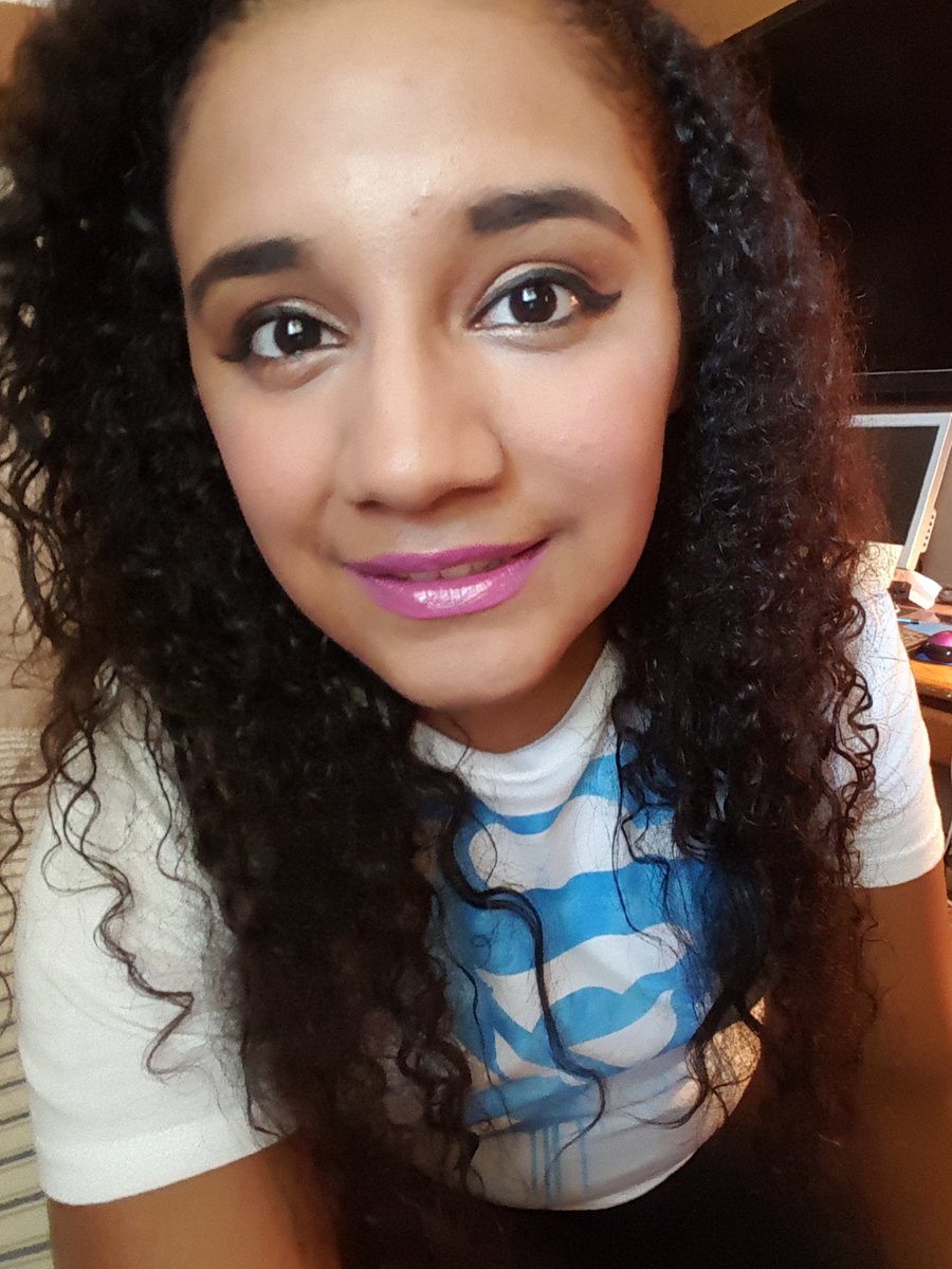 LilBubbles95's tweet photo. Did a little contouring to my face I think I did ok. #makeup #feelinbeautiful #awesome https://t.co/UF0bVbMHpC