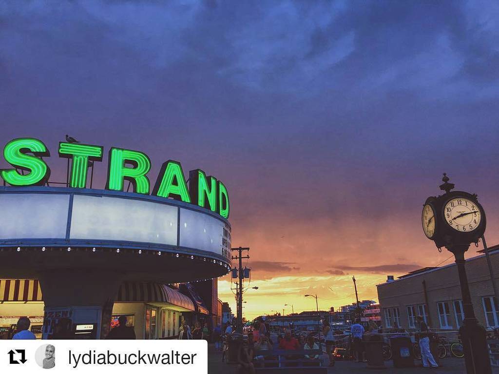 thebestOCNJ's tweet photo. View of the sunset tonight on the boardwalk by @lydiabuckwalter
#ocnj #oceancitynj #bestoc… https://t.co/LmjfgEBvZq https://t.co/VJuRW1jCTZ