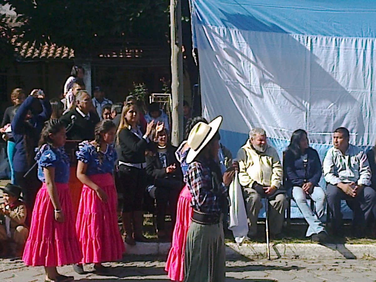 EA La Caldera, presente en el acto conmemorativo al 9 de julio...vamos por mas!!! <a href="/fguillesaavedra/">GUILLERMO SAAVEDRA</a> @prensaescuelas