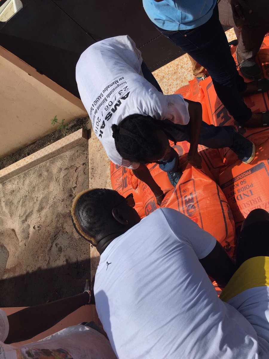 mamadousakho's tweet photo. Don de 30 tonnes de riz à la population de Tambacounda 
Donation of 30 tons of rice to Tambacounda’s population https://t.co/RNcgvwgW7S