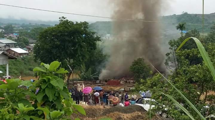NewsAtMmedia's tweet photo. Prayer Hall in northern #Myanmar destroyed and set fire

https://t.co/JX7rWEm9KV

#HpaKant #Kachin #MyanmarMuslim https://t.co/v7wBdXtYsp
