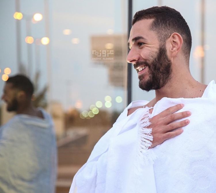 BenzemaNewsFR's tweet image. Karim Benzema à Mecca pour son Umrah/pèlerinage durant le mois de Ramadan 🙏