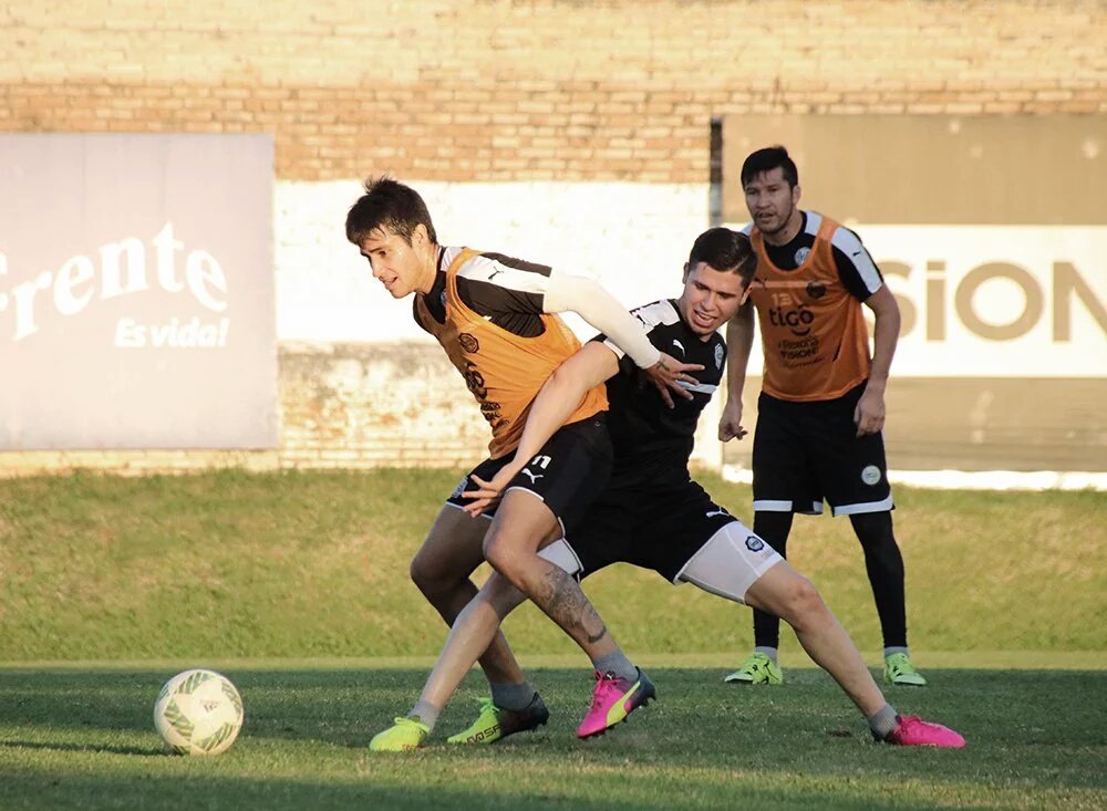 AREAFRANJEADA's tweet photo. #OLIMPIA activo esta tarde con miras al partido de mañana vs Independiente de CG vía @elClubOlimpia https://t.co/qMfHQ5Vw7n