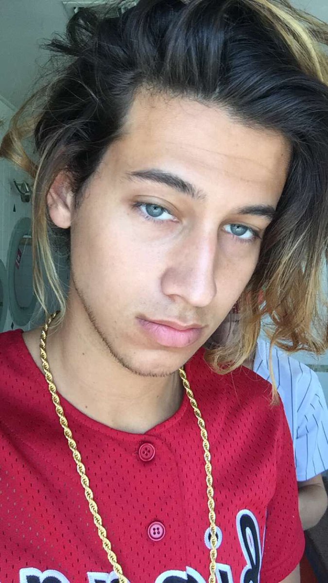 TreySchafer's tweet photo. Hey you should add me on SnapChat 
 👇🏼👇🏼👇🏼👇🏼
Trizzy_Treeh https://t.co/5yYXAFWpDp