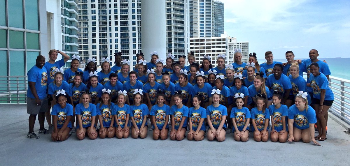 brandonallstars's tweet photo. Senior Black &amp; Senior Pink at Hotshots 2016! ☀️🌊◼️💗 #hotshots2016 #123hotshots https://t.co/kqEsnv4Kv9