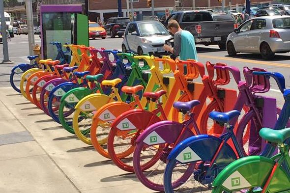 blogTO's tweet image. .@bikeshareTO  rolls out #Pride themed bikes in #Toronto bit.ly/29imfhn #PrideTO @PrideToronto