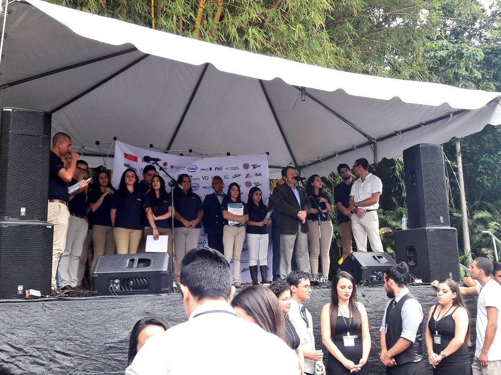 ExpoInnovaUCR's tweet photo. Apunto de anunciar al ganador general de la #ExpoInnova2016 https://t.co/sVGGoJzLgc