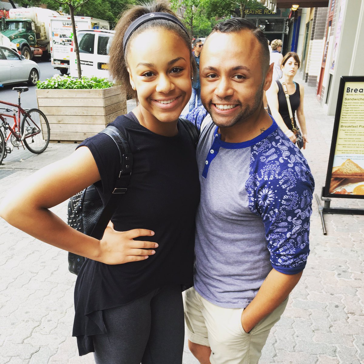 NiaSioux's tweet image. I'm so happy that I got a chance to see @jawashi1 today! Congrats on everything!