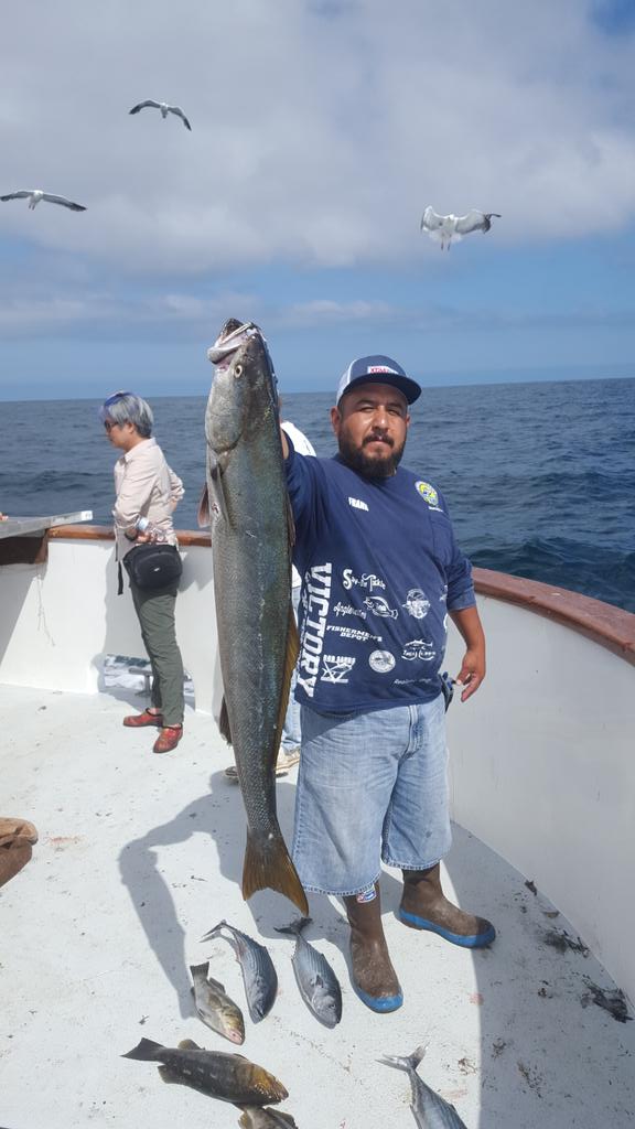 FrankA323's tweet photo. 1 WSB using my trusted #phenixrod and always wearing my @XtratufBoots. #KCAnglers #MonsterFishing #NativeSon https://t.co/LENSm9e3xq