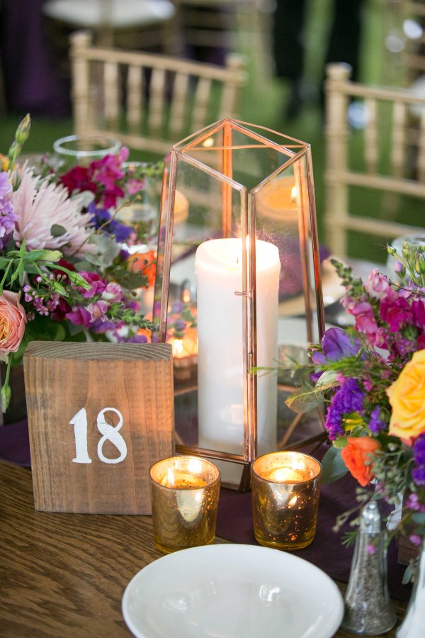 WeddingYear's tweet photo. A rustic, yet sophisticated, tablescape with vibrant flowers https://t.co/bXCYFuJOy7