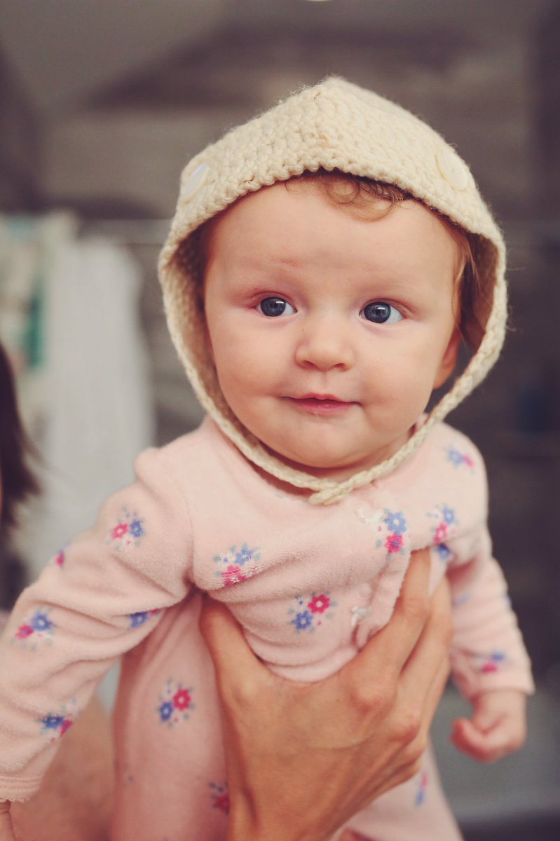 Sam4nd's tweet image. Penelope is wearing the same crocheted hat that her great great grandma Mable wore in 1900! #fivegenerations