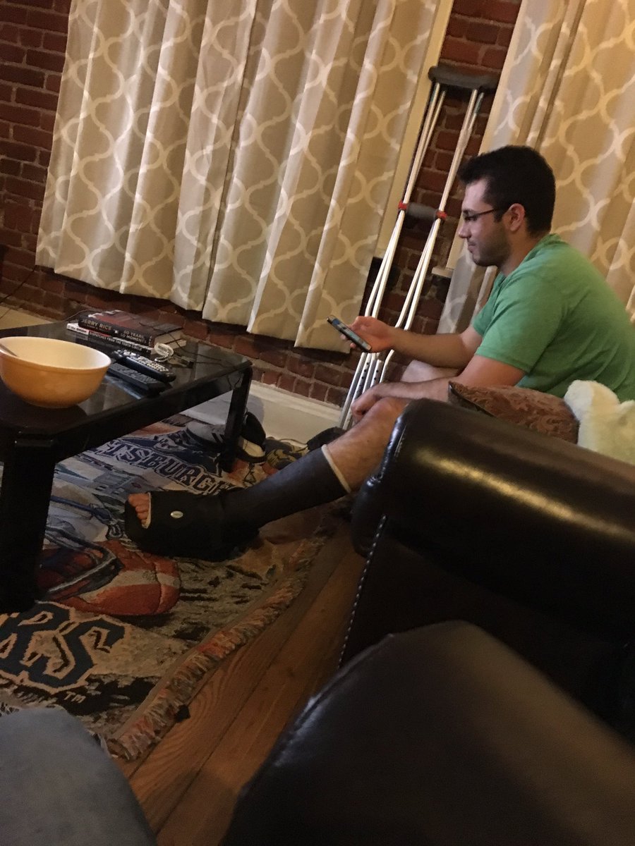 brad_pittsburgh's tweet photo. #davitwatch #mostinjuredmanintheworld #exceptfor @jseltz19 https://t.co/VFbGvDizfd