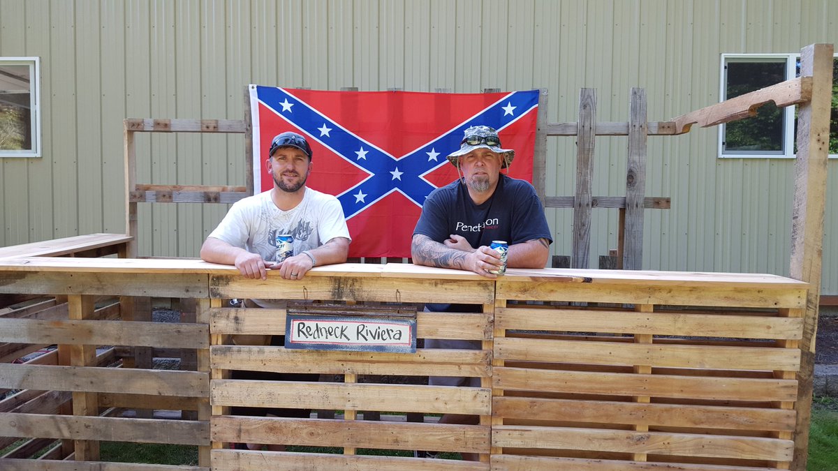 YjeepsterDustin's tweet photo. Redneck bar is ready for the party tomorrow https://t.co/opuhpCpWAd