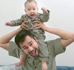 RaBell_Lovers's tweet photo. Love father en baby :-* ♥♥♥♥♥ https://t.co/BkTOPVnIM0