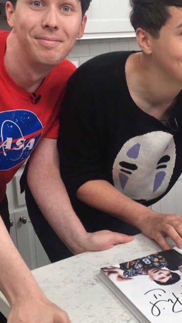 phanflop tweet picture