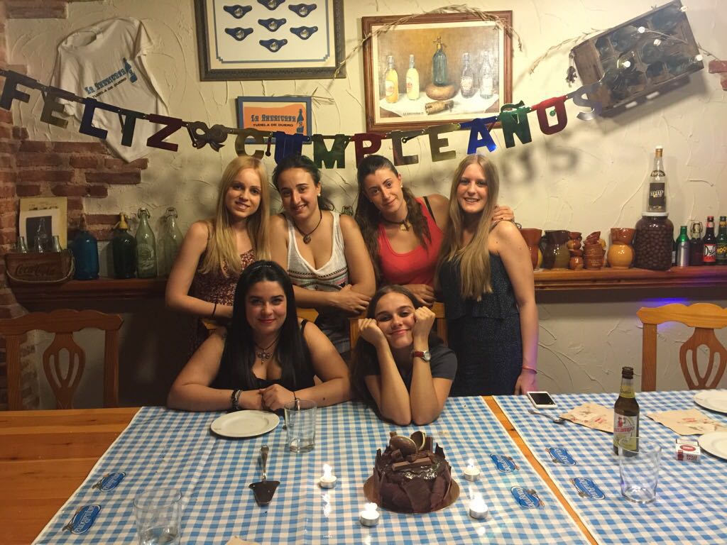 AngelaGutugutu's tweet photo. Acabar el día así ⇊ (pre-22) 
Qué bien me cuidáis 😻☺ https://t.co/tXNjOjrl2e