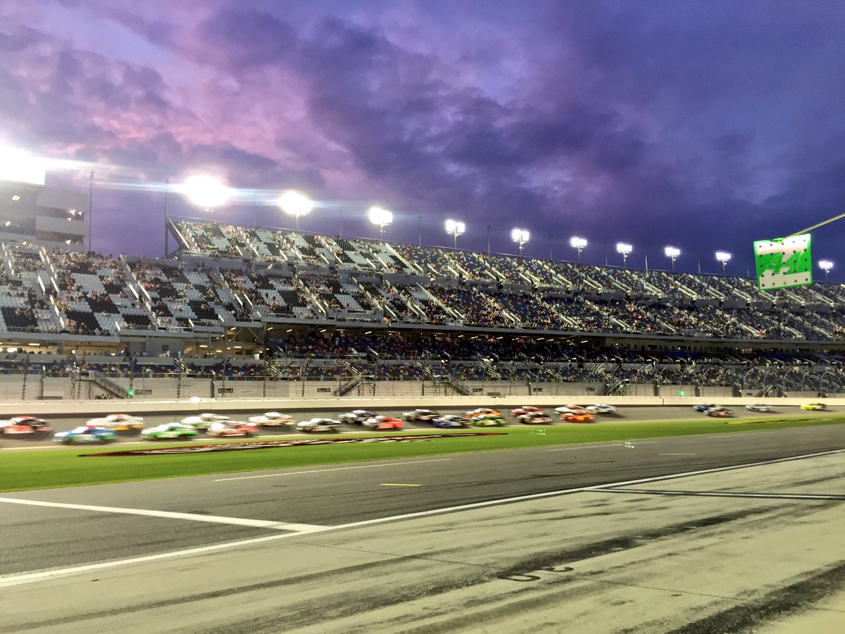 DAYTONA's tweet image. It&apos;s a beautiful night for racing! #SubwayFirecracker250