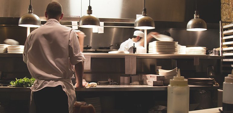 ViewtheVibe's tweet photo. Drugs, sexism &amp; long hours - there's a dark side to the seemingly glamorous life of a chef: https://t.co/RUjHbRNa9P https://t.co/xk7Wp4wTz1