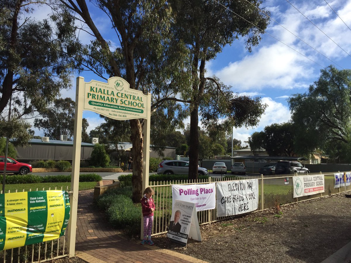 Warwick_Long's tweet photo. Voting time at Kialla Central. #murrayvotes #ausvotes #democracysausage and bake stall. https://t.co/ZXuedZygtK