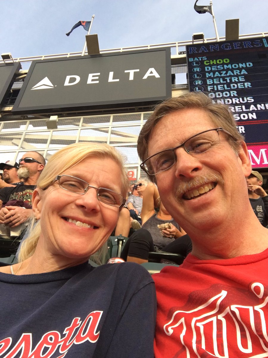 GulbransonGus's tweet photo. At the ballgame. #twinpics https://t.co/mSdsVErxfc
