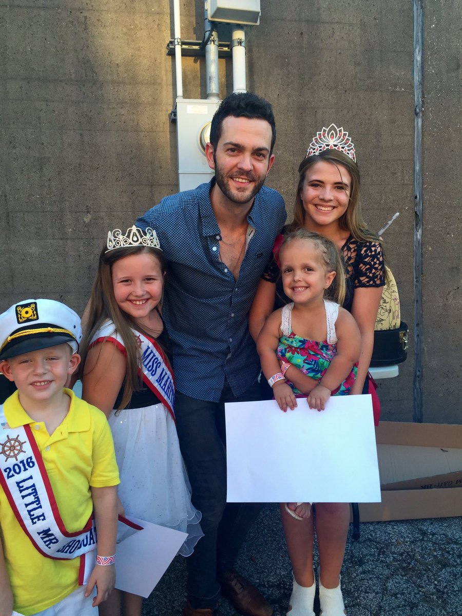 AshleyCossin's tweet photo. I have 2 little gals that are now huge @RyanKinder fans! They haven't stopped talking about how nice he was!❤️ https://t.co/9gtccQpZqr