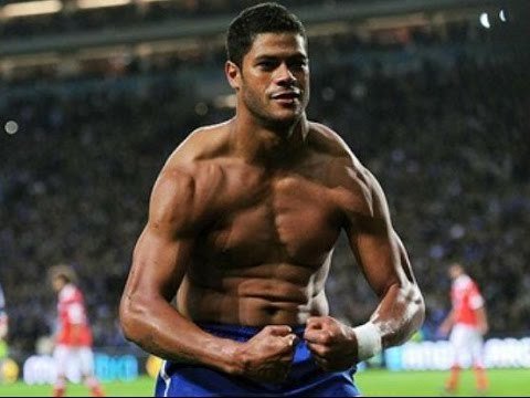 FootballFunnys's tweet photo. Hulk will earn £320,000-a-week after moving to Shanghai SIPG:

£45,700 a day 💰
£1,900 an hour 💰
£31 a minute 💰 https://t.co/6OeBhG8XdR