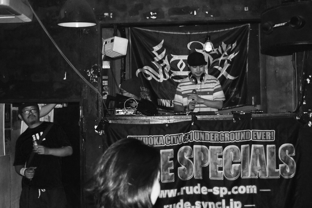 syungaa's tweet photo. #DJ MAKOTO 〔RAMBCAMP〕
#MC FREEZ
@ #ruffintuff & #rudespecials
#standbop FUKUOKA
#OYSTKAKOST https://t.co/R1rX1Jbq9J