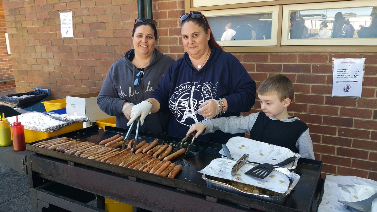 fairfieldadvanc's tweet photo. The sausages are hot at Smithfield Public School! Raising money for year 6 farewell. #Ausvotes #voteandeat https://t.co/GsoWQYiScH