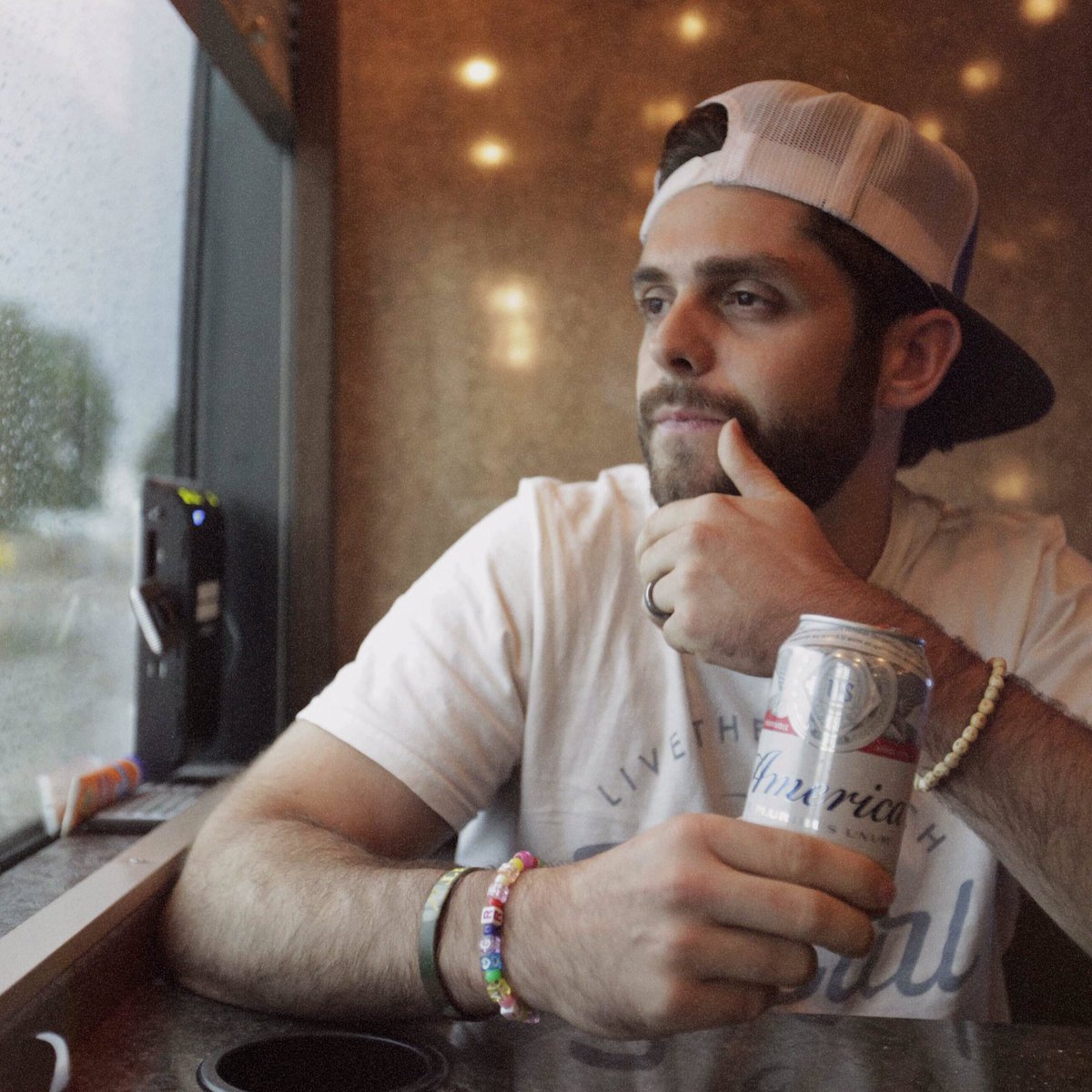ThomasRhett's tweet photo. Rain or shine, cheers to kicking off 4th of July weekend with y'all in Greeley, CO! #thisbudsforyou @Budweiser https://t.co/ip8GsQqENi