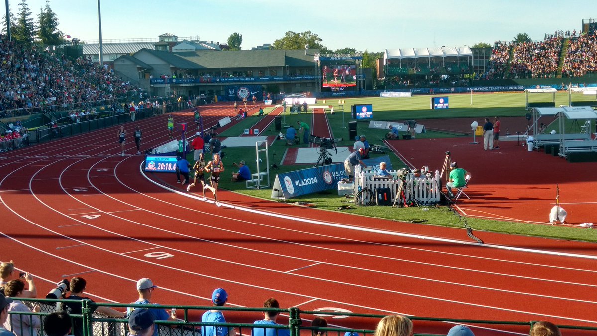 asadopasado's tweet photo. A falta de 7 vueltas, la pelea en los 10.000 metros es entre Galen Rupp y Kipchichir. #usatrails #unlimitedyou https://t.co/AsIqwqGClg