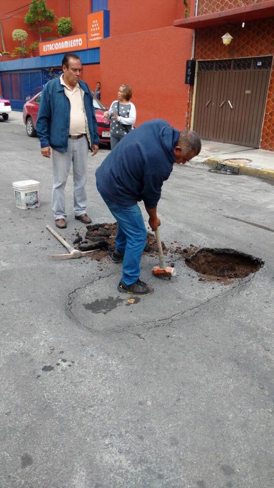 peraltarbk's tweet photo. #ComoCadaViernes realizamos jornada de imagen urbana, en #Iztapalapa #SíPodemos @PRD_CDMX @PRD_ALDFMX https://t.co/xJx2OVJ0J7