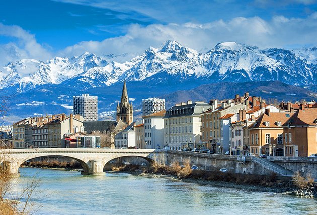 StudyAbroad101's tweet photo. Here's 31 #StudyAbroad program in the #French #Alps, and 204 reviews to help you choose! https://t.co/c1hVyS6N24 https://t.co/yZTYaUrIB8