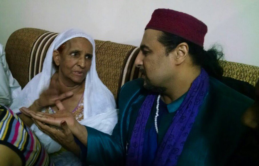 sufisal's tweet photo. Only a mother can know the pain of losing a son . #AmjadSabri s death has awakened us all. https://t.co/GYZRFcdjIH